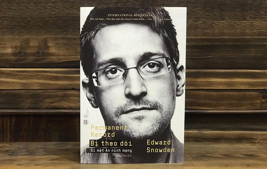 Sách "Bị Theo Dõi" của tác giả Edward Snowden